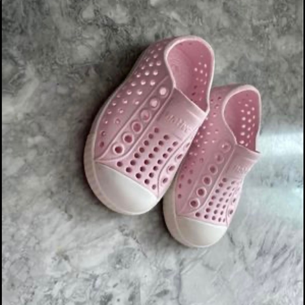 Native Jefferson shoes toddler size C4 color milk pink